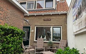 Pollux Bij Vuurtoren En Strand